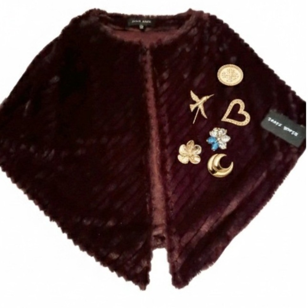 Black Rivet Merlot Faux Fur Poncho Cape Merlot Burgundy S M Style 00RMF022 NWT